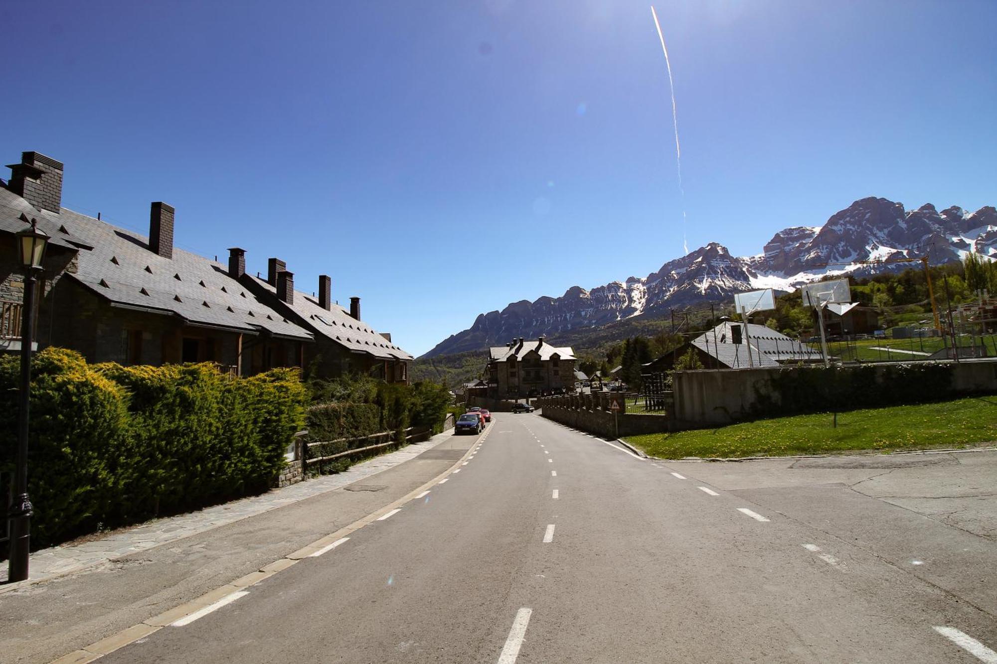 Villa Nuria Tramacastilla de Tena Exteriör bild