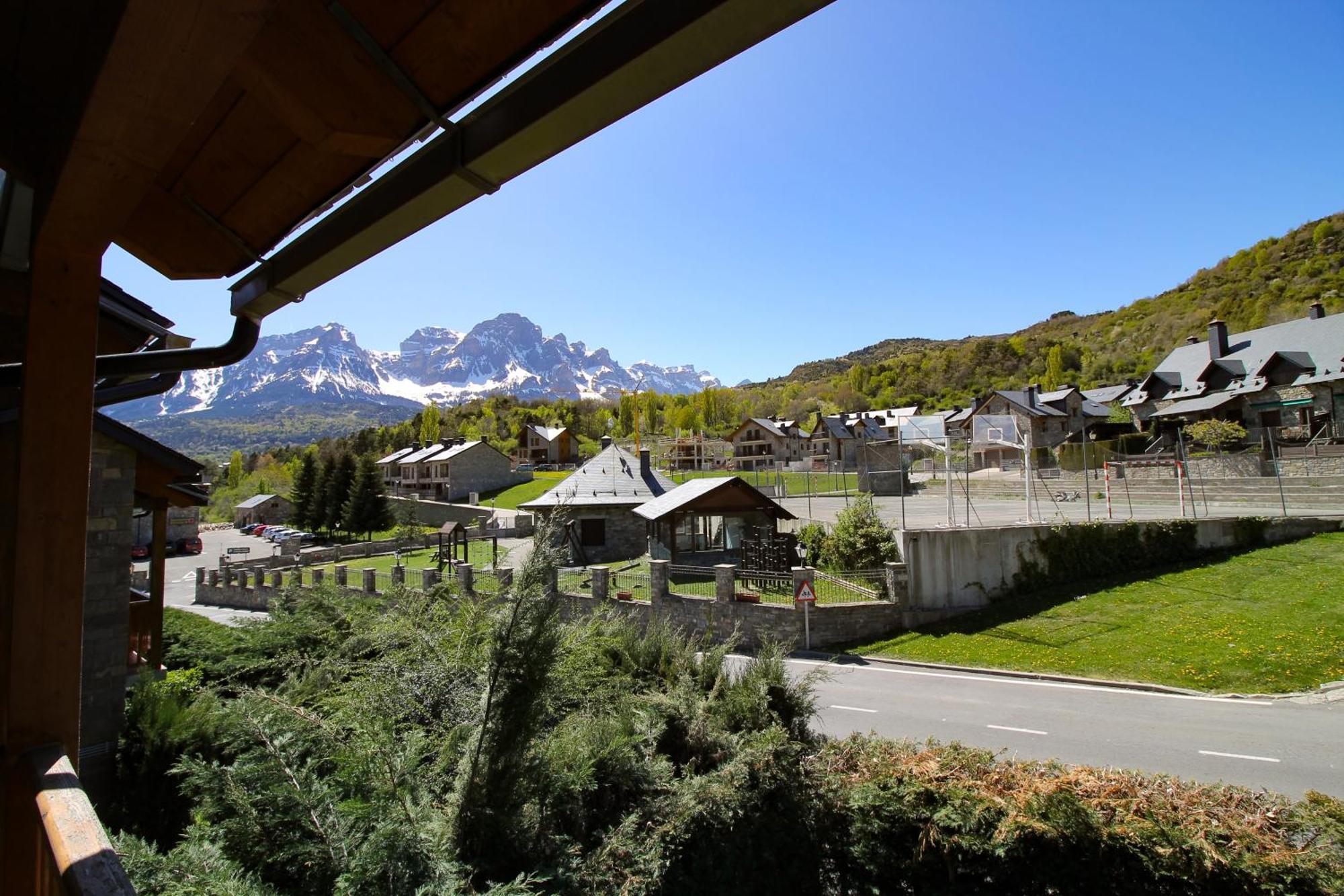 Villa Nuria Tramacastilla de Tena Exteriör bild